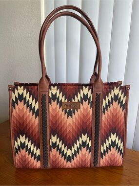 Wrangler Wide Tote Aztec Retro Print